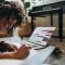 Ternyata settingan ini yang bikin suara headphone lo jelek — 5 langkah benerinnya