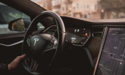 Featured image of post Semua mata ke Tesla FSD, AI makin jadi penentu mobilitas